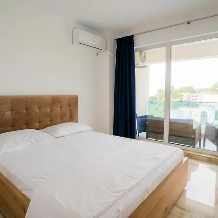 For Seven Apartment *